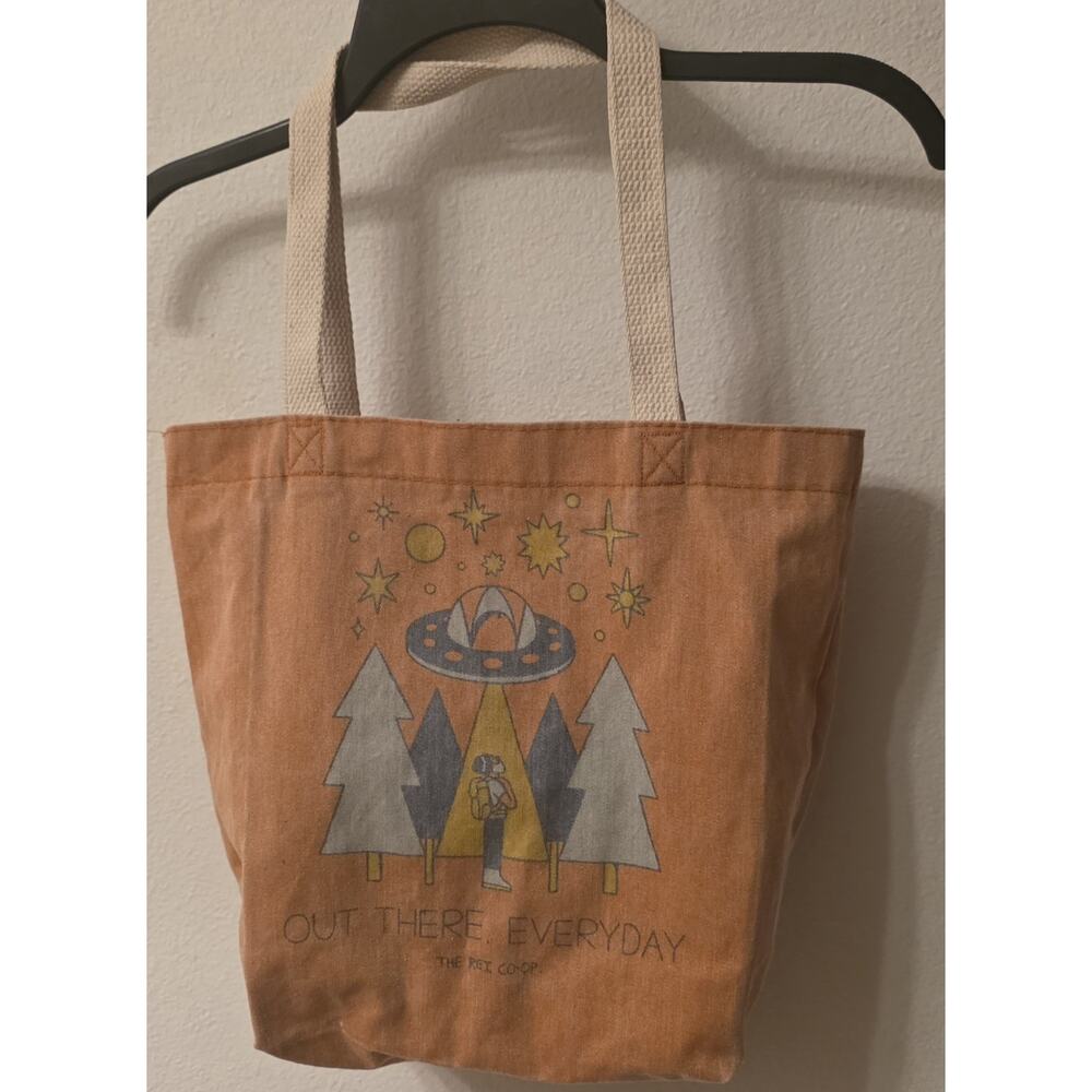 Rei The Earth is a CO-OP tote Orange Aliens Rare HTF Hiking Outdoors